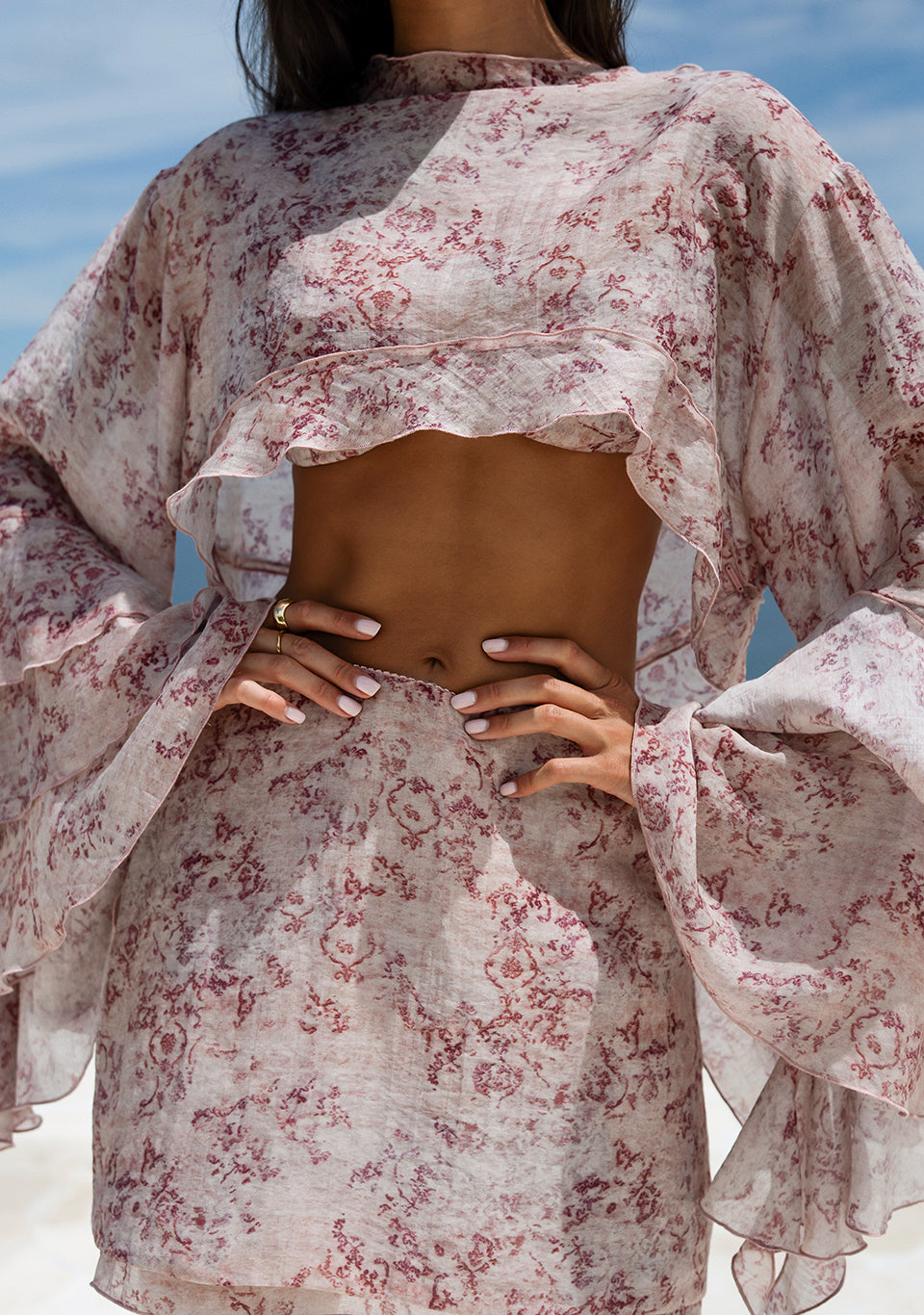 SUIT PEONY